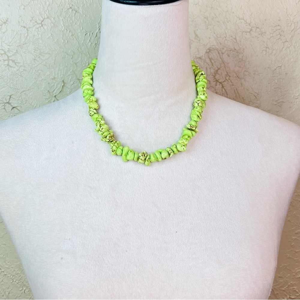 NATIVE MADE HEISHI AND CHUNKY DYED HOWLITE GASPEITE  NECKLACE 18” - Picture 3 of 7